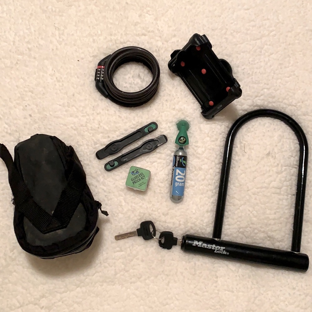 🚴‍♂️Bike accessory kit.  Phone holder, 2 locks. See pics.